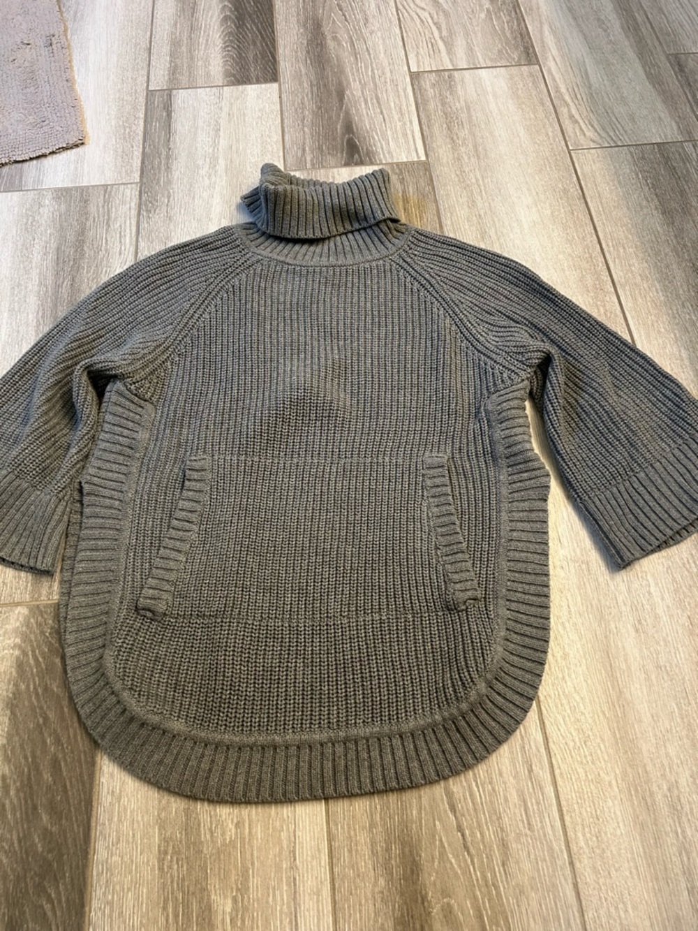 UGG Men's Gray Ribbed Turtleneck Sweater